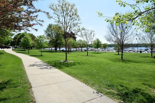 Building Photo - Elmwood