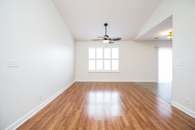 Foto del edificio - 537 County Farm Rd