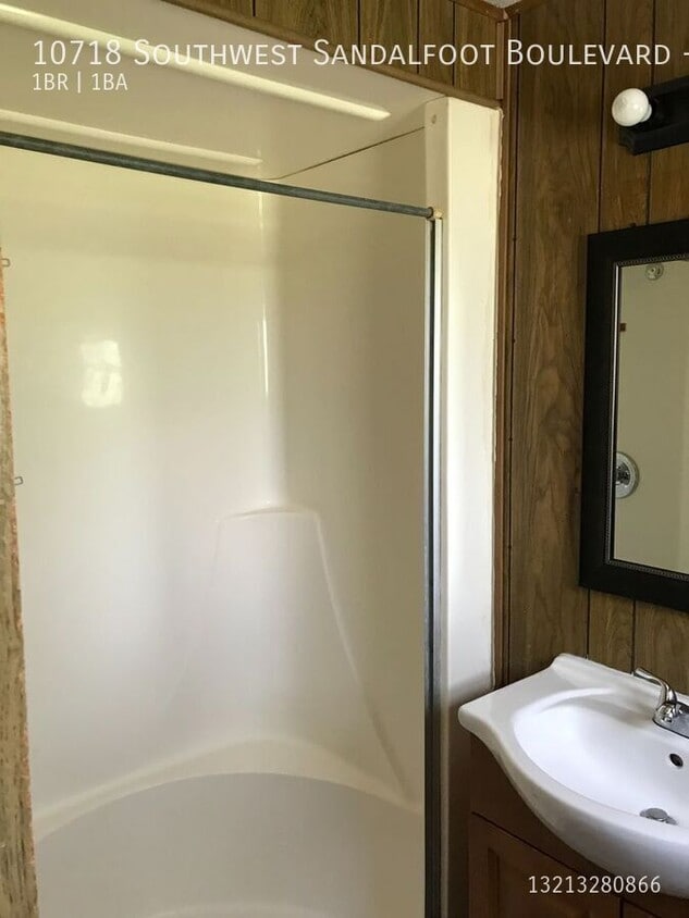 Building Photo - 10718 SW Sandalfoot Blvd