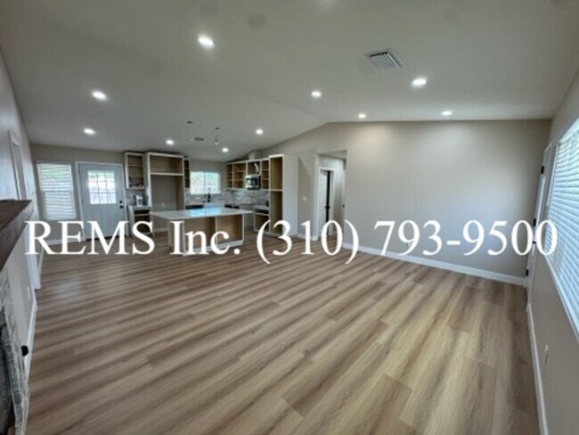 Foto del edificio - Remodeled Hersperia Front House with Laund...
