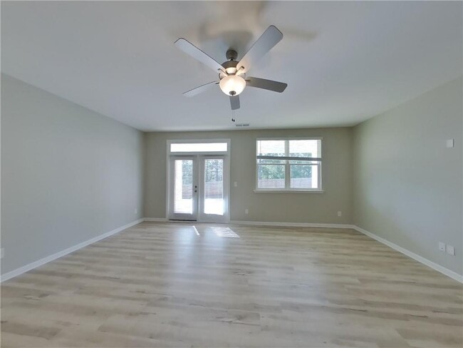 Building Photo - 173 Everett Sq