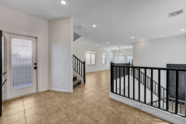 Foto del edificio - Stylish Tri-Level Home/Tandem Garage in Henderson
