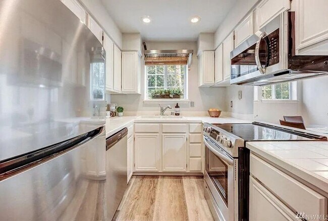 Foto del edificio - Cozy 2bd Bellevue condo