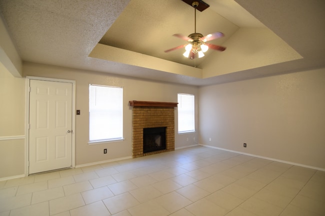 Foto del edificio - 2313 Hidden Hill Dr