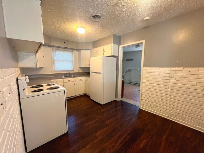 Foto del edificio - Charming 2 Bed / 1 Bath Home in Omaha – Fe...