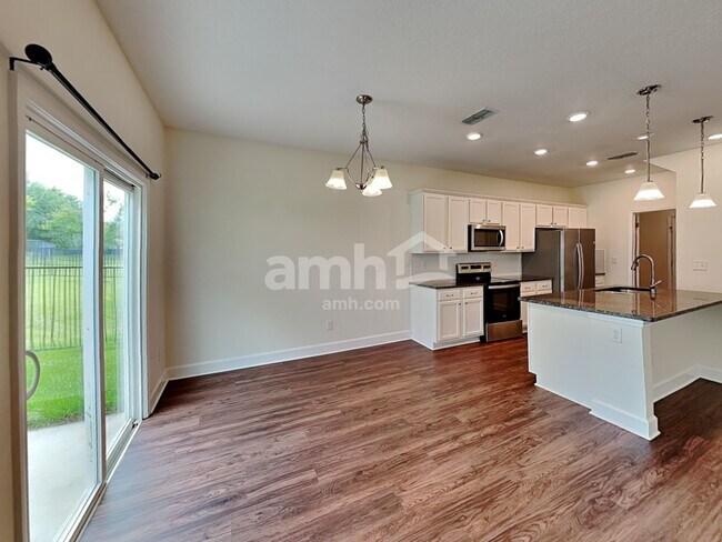 Foto del edificio - 8577 Highfield Ave