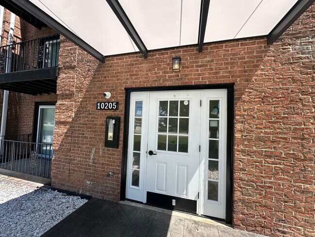 Building Photo - 10205 Dearlove Rd