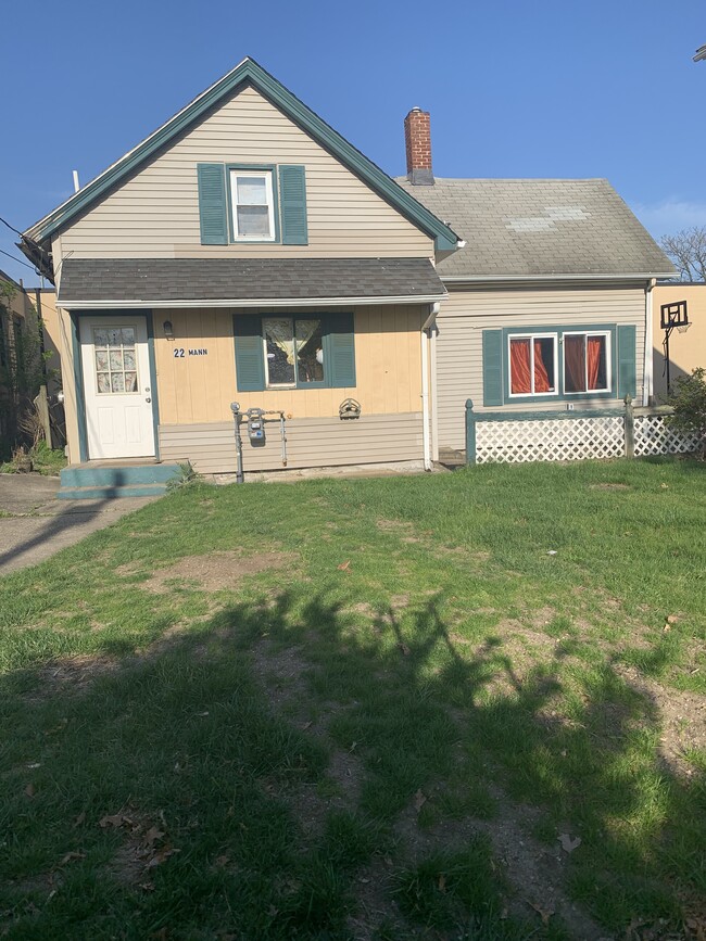 Building Photo - 22 Mann St