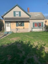 Building Photo - 22 Mann St