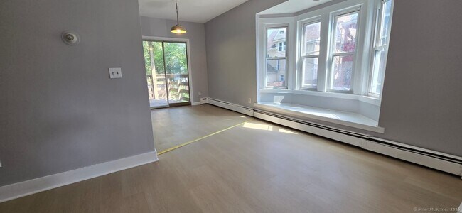 Building Photo - 306 Sigourney St
