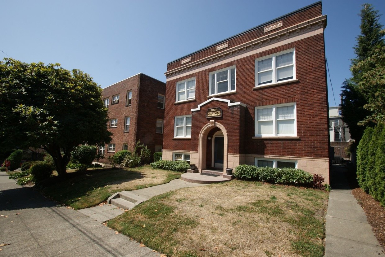 Primary Photo - 2807 Franklin Ave E