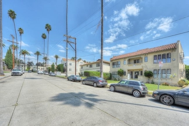 Building Photo - 2050 Dracena Dr.