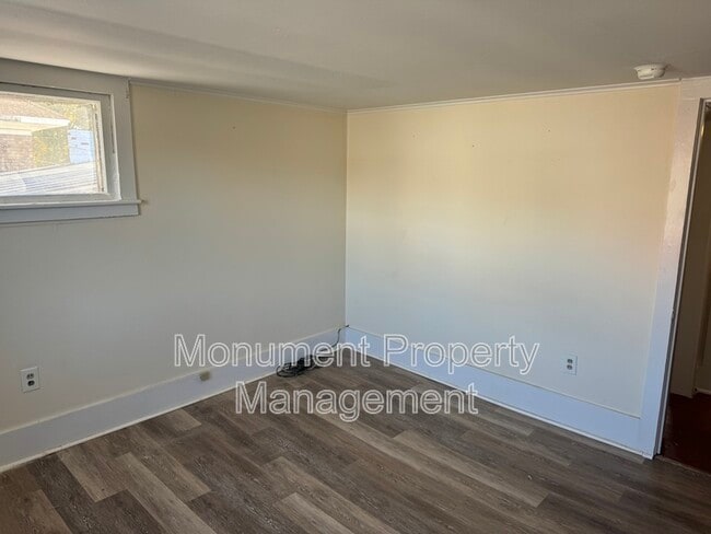 Building Photo - 10 E Church St