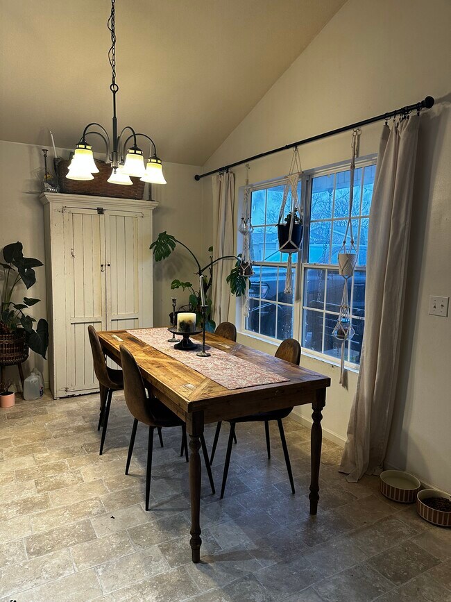 Foto del edificio - 2150 Redbud Ln