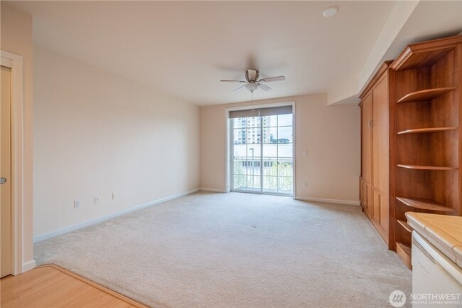 Building Photo - 0Bd/1Ba Bellevue Condo