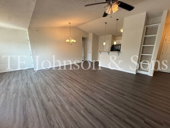 Foto del edificio - Lovely 2 Bedroom Condo Off Hwy 150