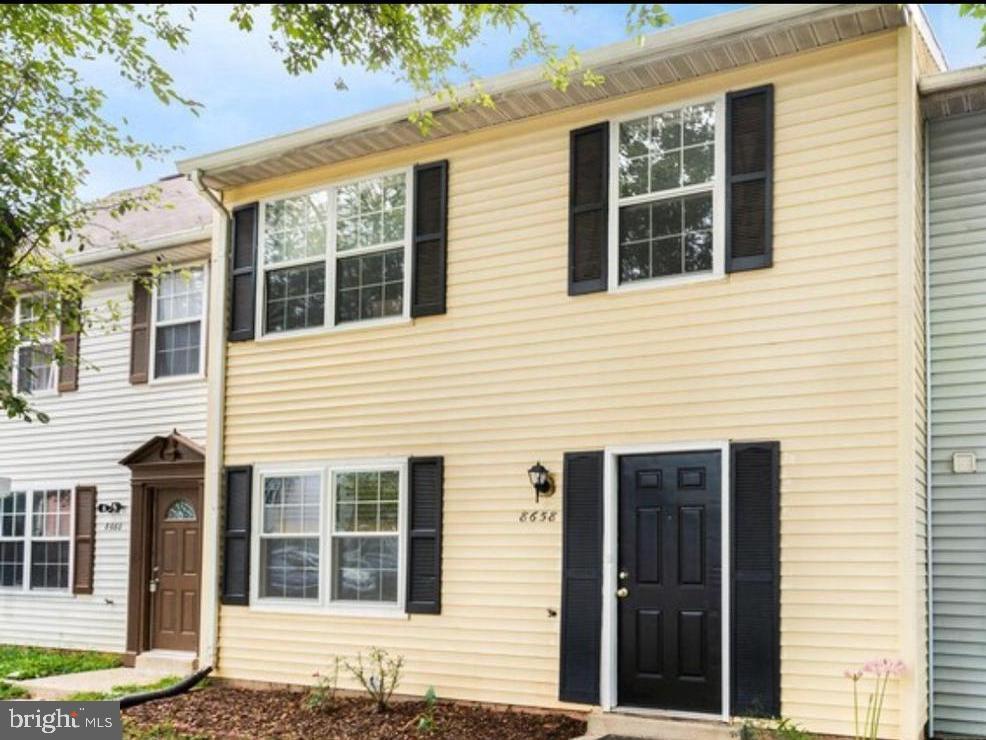 Foto del edificio - 8658 Woodhue Ct