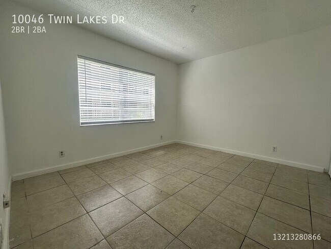 Foto del edificio - 10046 Twin Lakes Dr