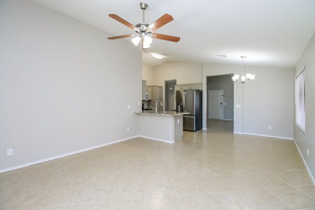 Building Photo - 973 E Yuma Ave