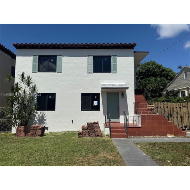 Building Photo - 1136 SW 12th Ct