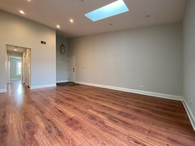 Building Photo - 221 Norfolk Ct