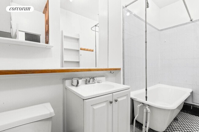 Foto del edificio - 448 W 49th St