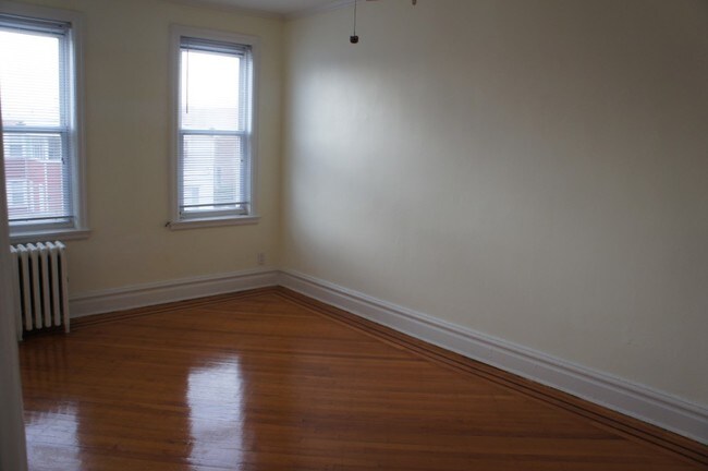 Building Photo - 1942 E 28th St