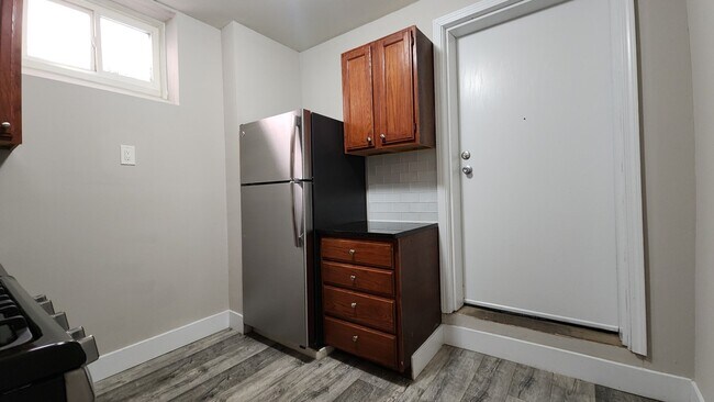 Foto del edificio - 7512 Cromwell Dr