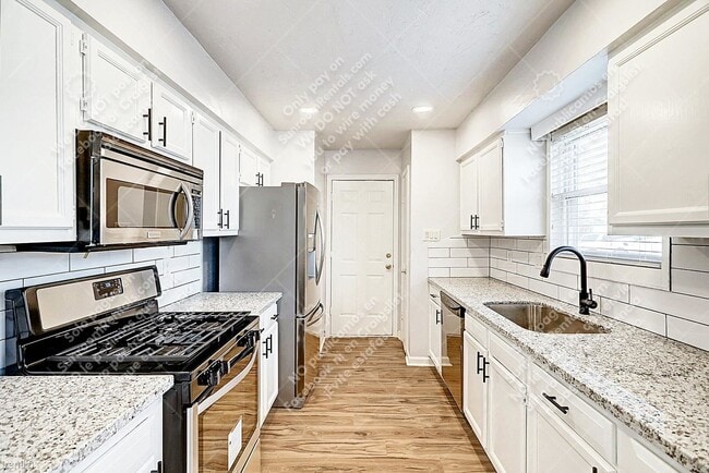 Building Photo - 3 br, 3 bath House - 6802 Prairie Village Dr