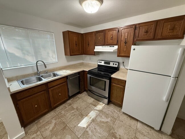 Beautiful Two Bedroom Apt; Salt Lake City, 1,000 sq ft; New Flooring - Beautiful Two Bedroom Apt; Salt Lake City, 1,000 sq ft; New Flooring