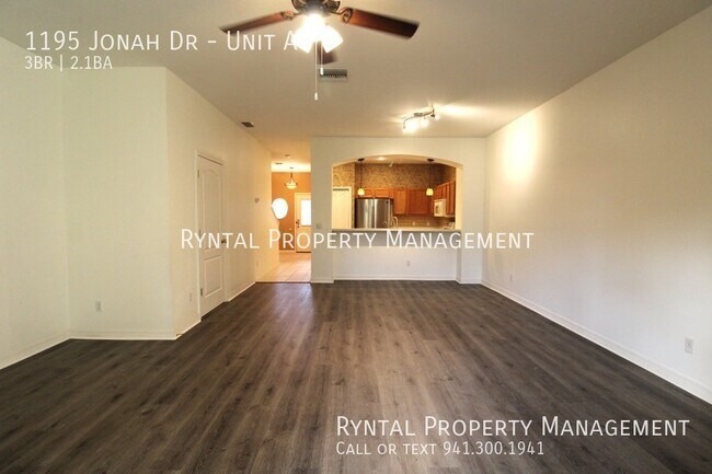 Building Photo - Stunning 3 Bedroom North Port Townhouse!