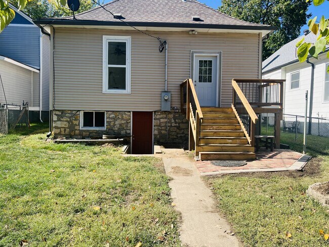 Building Photo - 903 4th Ave