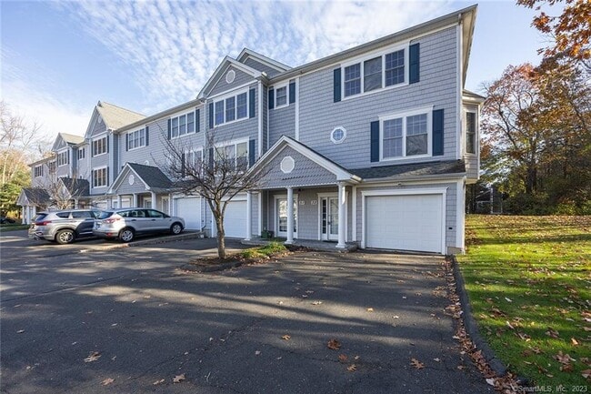 Building Photo - 32 Songbird Ln