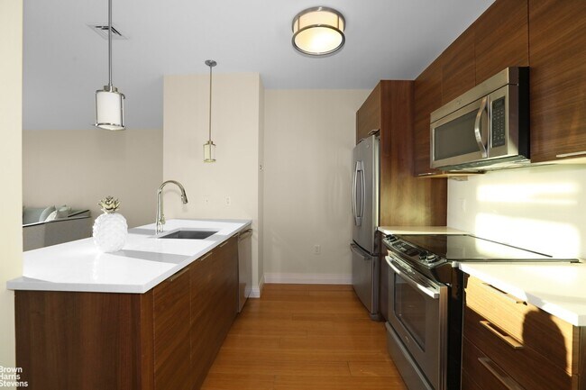 Building Photo - 701 Ridge Hill Boulevard