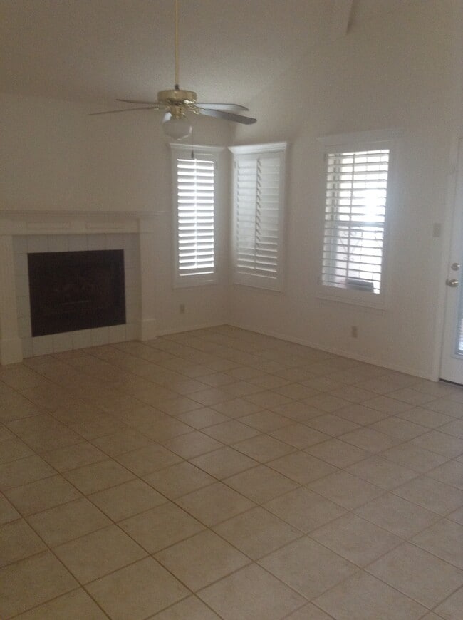 Building Photo - 12061 Meadow Gate Dr