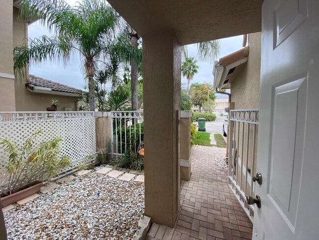 Foto del edificio - 17092 NW 22nd St