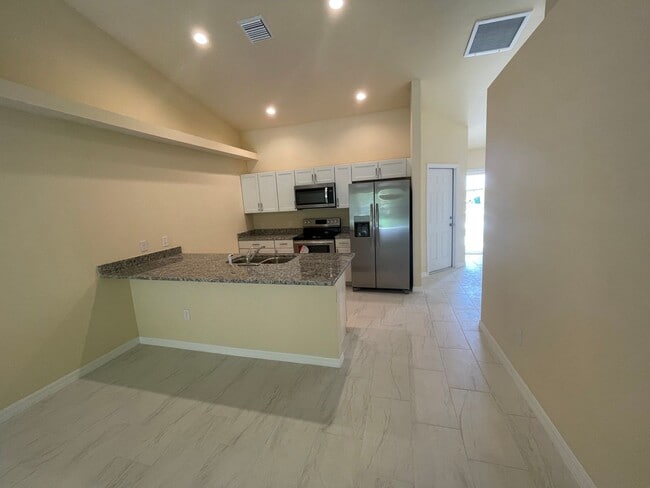 Foto del edificio - 533-535 SE 6th Place