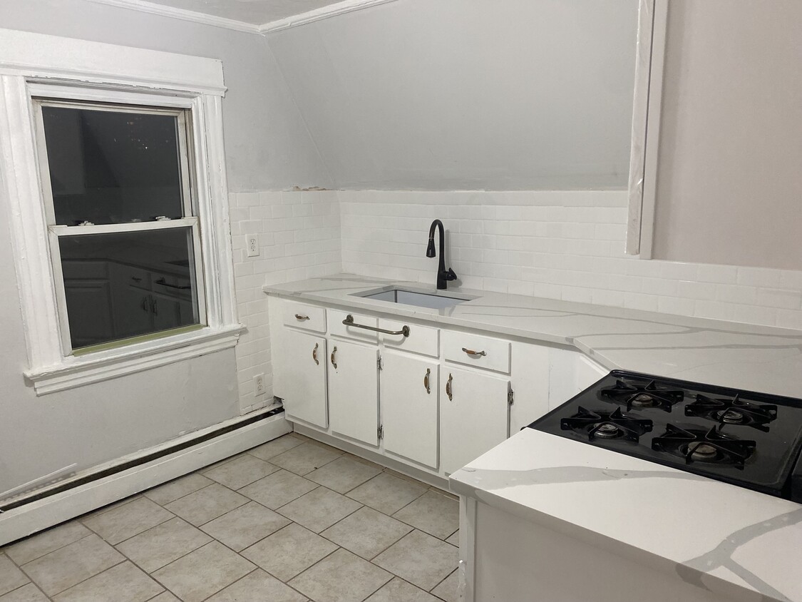 Kitchen - 193 N 6th St