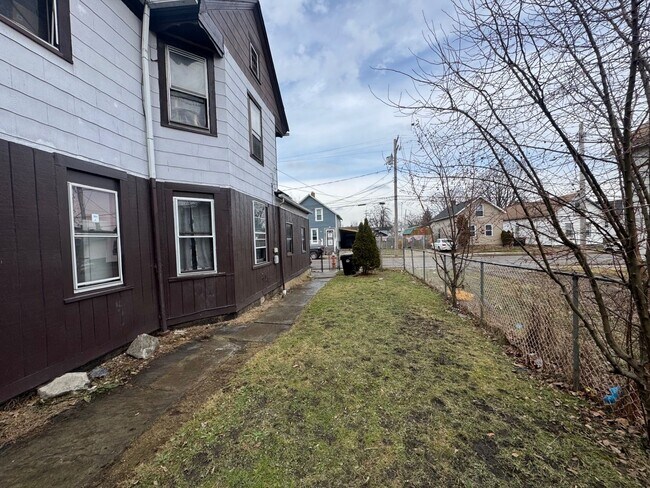 Foto del edificio - 3621 Sackett Ave