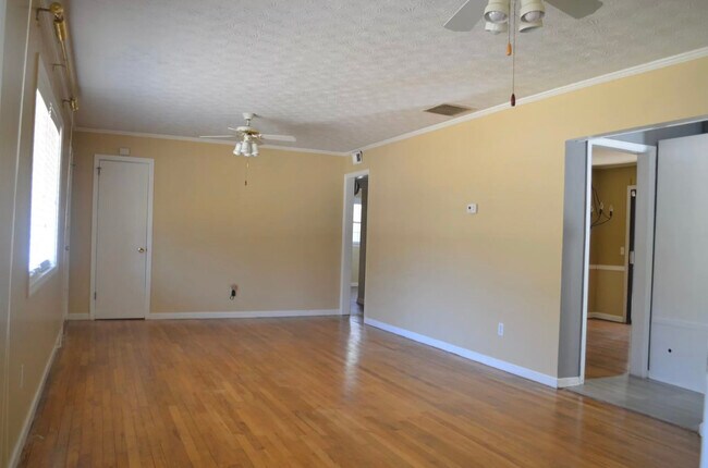 Building Photo - 2669 S Bamby Ln NE