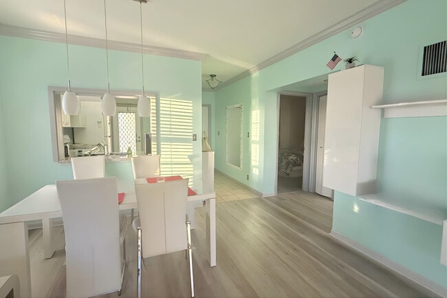 Foto del edificio - 4117 Bougainvilla Dr