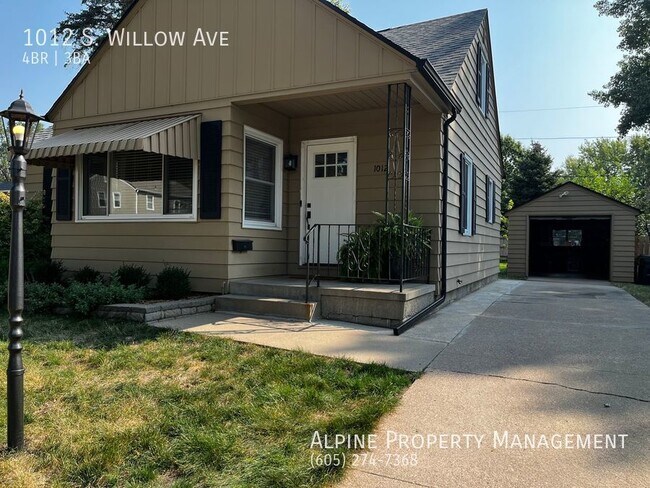 Building Photo - 4 Bed/3 Bath Single Family Home For Rent!