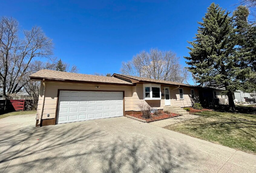 1326 MelRose Dr, Aberdeen, SD 57401 House Rental in Aberdeen, SD