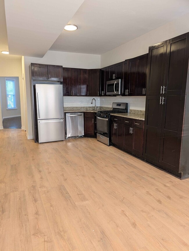 Photo - 2302 N Hamlin Ave (Chicago, IL) Apartment