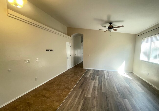 Foto del edificio - 24403 N Oasis Blvd