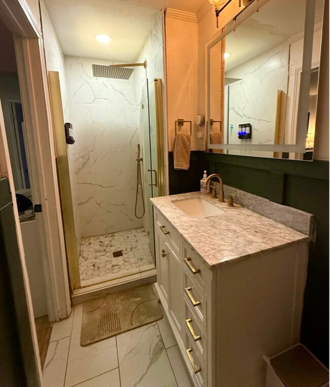 Building Photo - 10112 Betts St NE