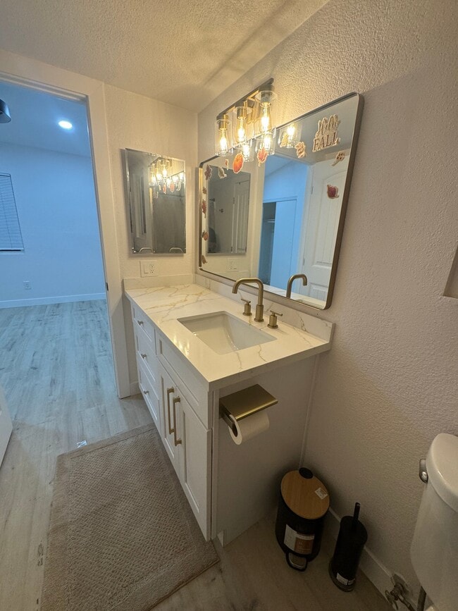 Foto del edificio - 1565 Joanne St