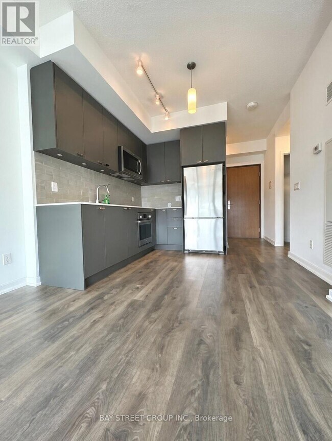 Photo du bâtiment - 56 Forest Manor Rd