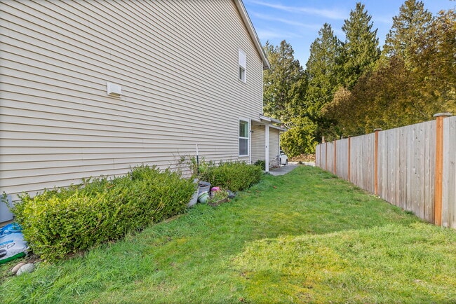Building Photo - 306 Poppy Rd