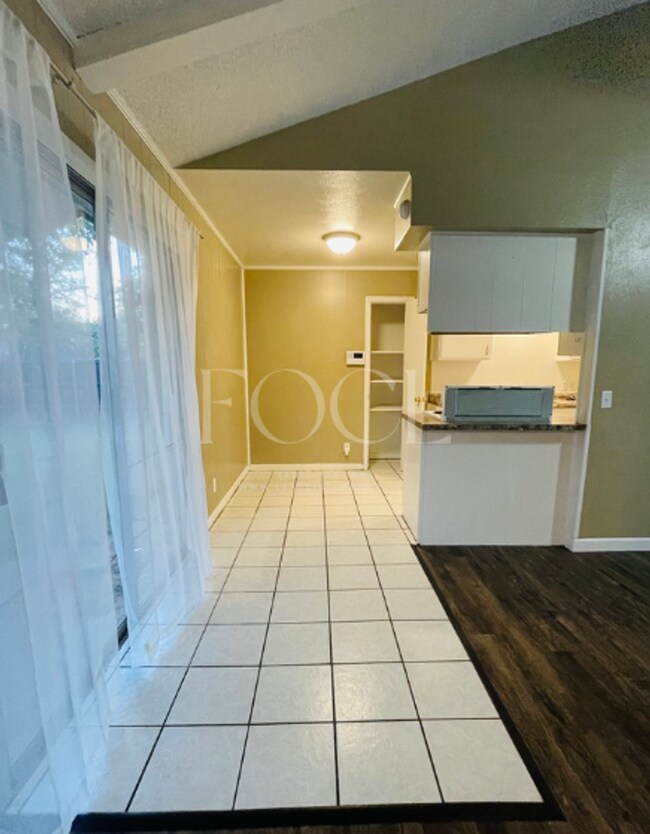 Foto del edificio - 3 bed 2 bath